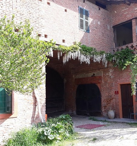 Agriturismo Olivazzi Quattordio tavolini all'aperto